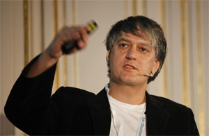 Artikelbild- Peter Wolf (Ringier AG) stellte mit dem Appazine -The Collection- die iPad Applikation auf höchstem technischen Niveau vor. - Foto- werbesummit